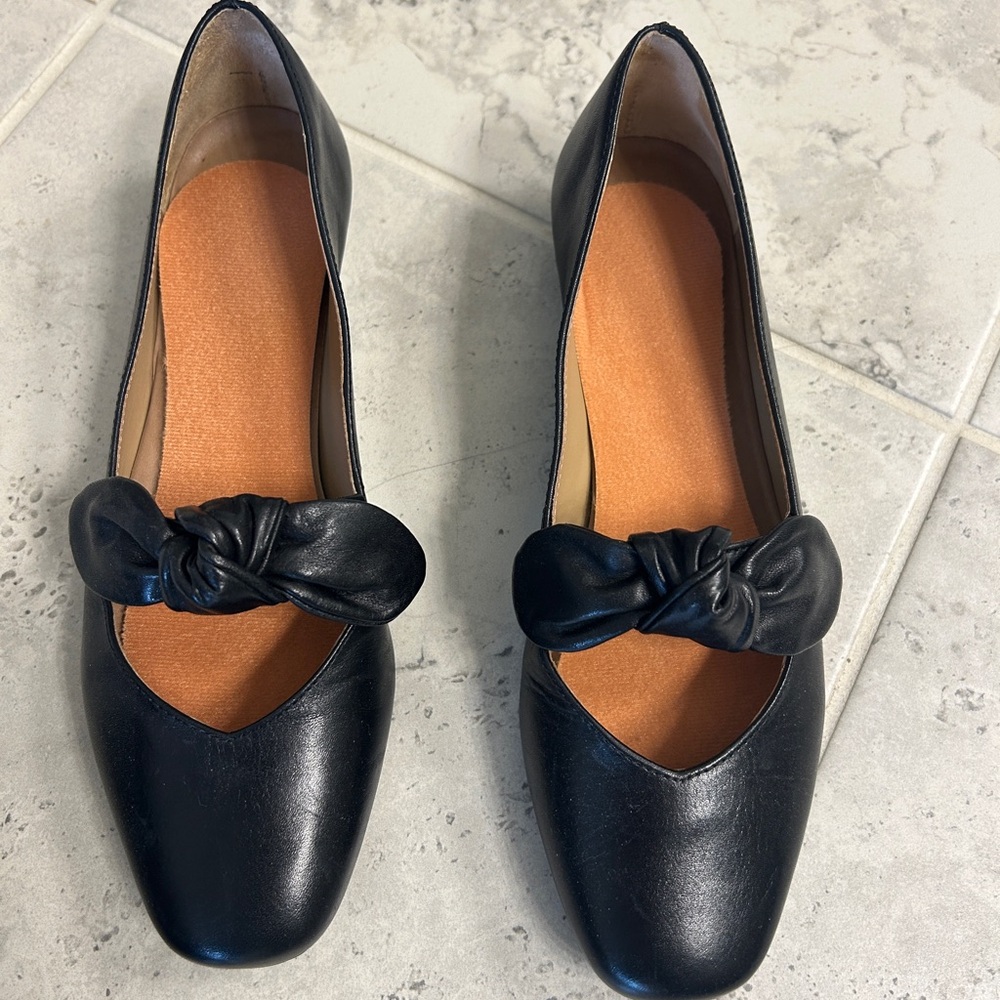 Bernardo leather flats